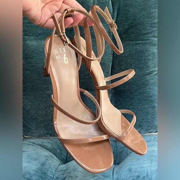 Mix No. 6 Aliciana Honey 🍯 Patent Leather Strappy Heel Sandal. Size 11. - Picture 2 of 8